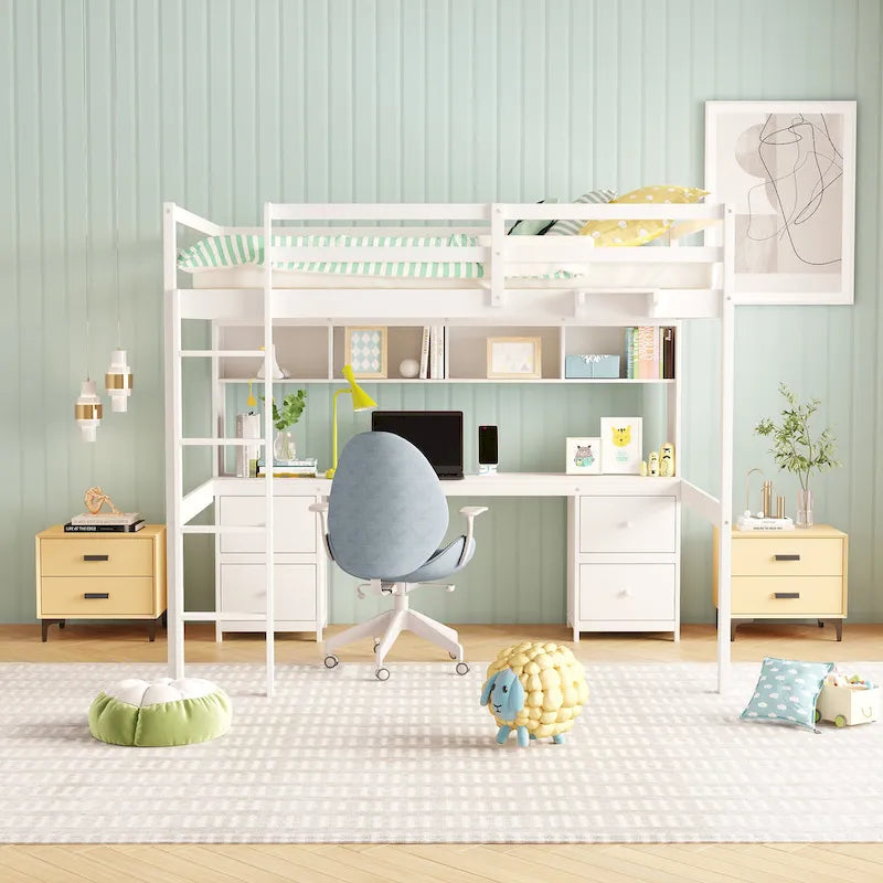 Hochbett mit Schreibtisch und Schränken