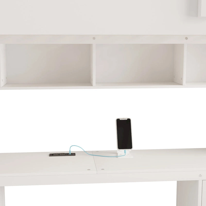 Hochbett mit Schreibtisch und Schränken