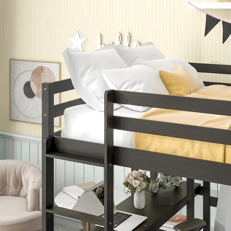 Letto a soppalco matrimoniale con scrivania, mensole e scaletta