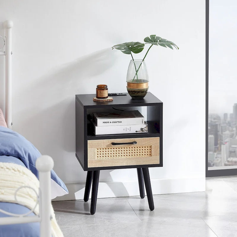 15.75Tavolino in Rattan con Prese di Corrente e Porte USBComodino moderno con cassetto e gambe in legno massello,tavolino da salotto