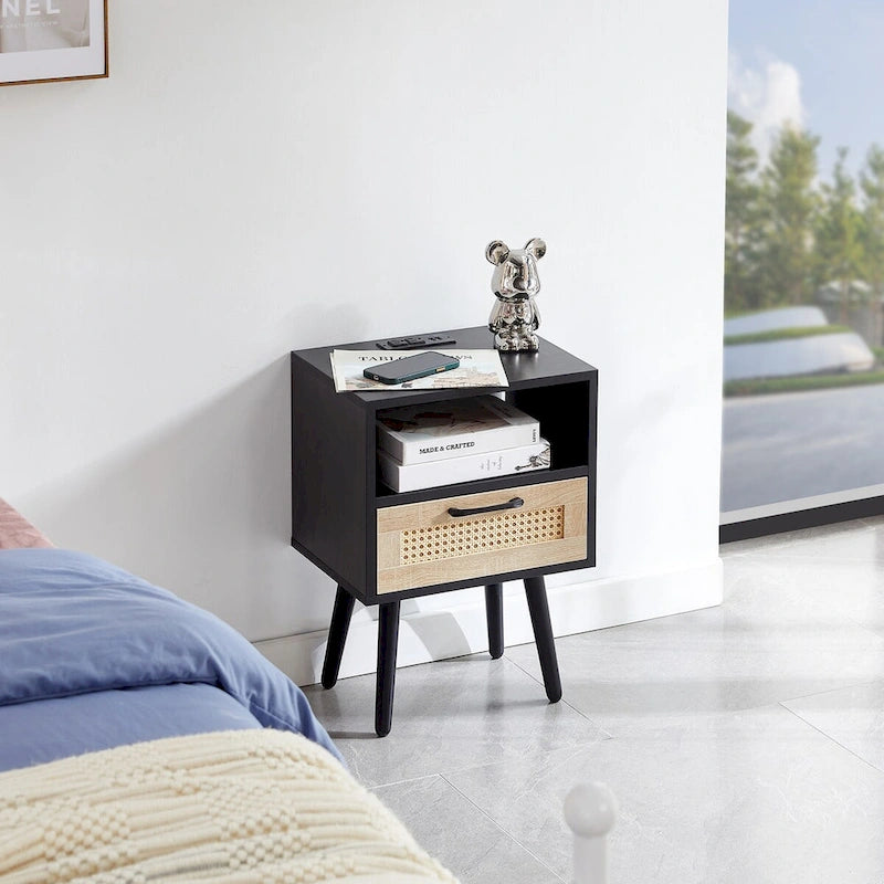 15.75Tavolino in Rattan con Prese di Corrente e Porte USBComodino moderno con cassetto e gambe in legno massello,tavolino da salotto