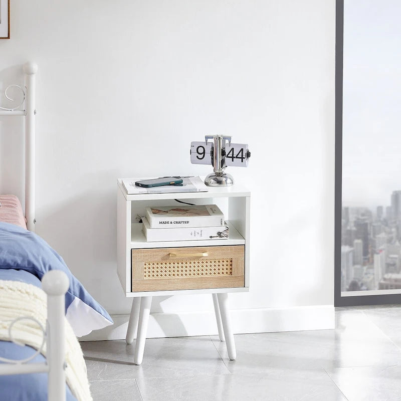 15.75Tavolino in Rattan con Prese di Corrente e Porte USBComodino moderno con cassetto e gambe in legno massello,tavolino da salotto